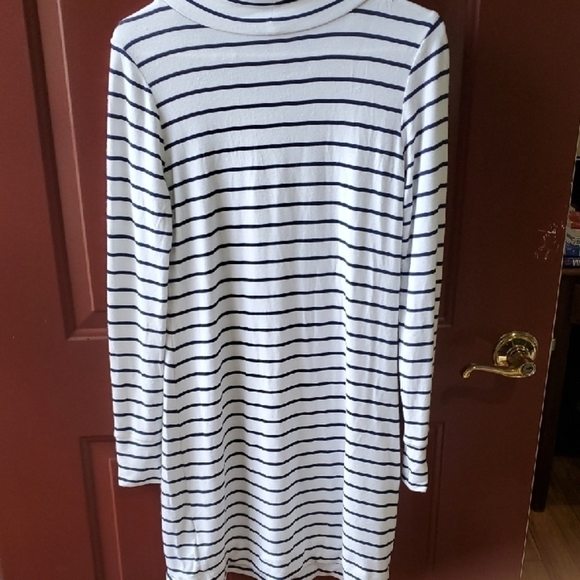 Lily Pulitzer Striped Hooded Dress with Pockets - Picture 12 of 13